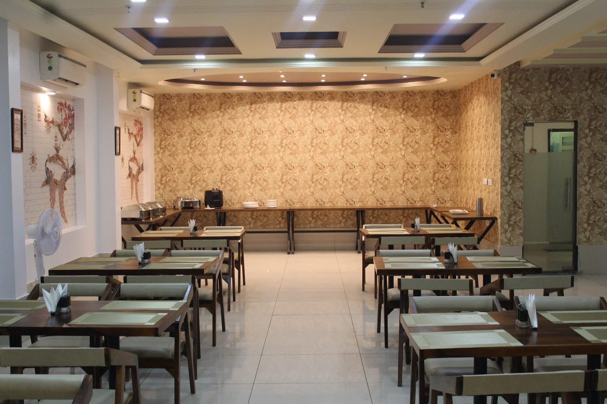 The Golden Palms Hotel Udaipur - Restaurant Seating